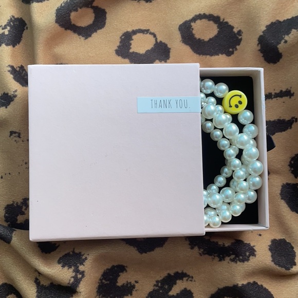 Super cute y2k smile necklace!! 💖 - Picture 4 of 4